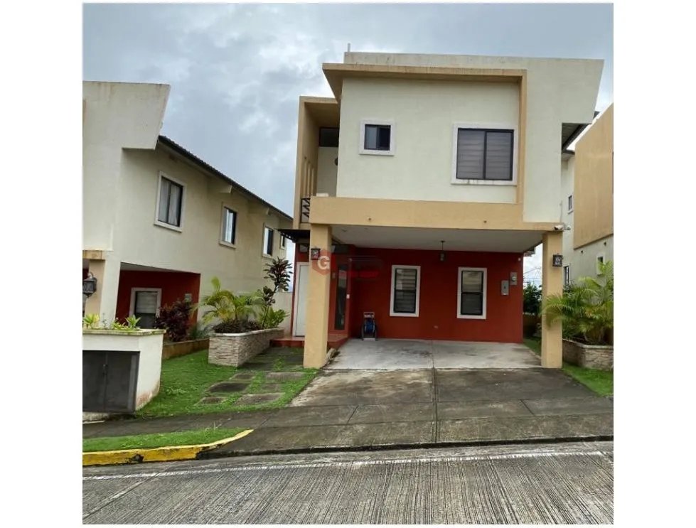SE VENDE CASA EN LAS CUMBRES PH VISTAS DEL LAGO  340M DE 2 NIVELES