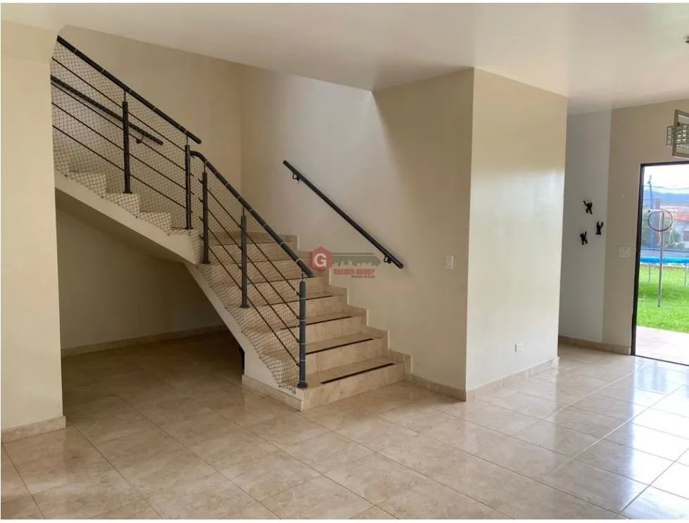SE VENDE CASA EN LAS CUMBRES PH VISTAS DEL LAGO  340M DE 2 NIVELES