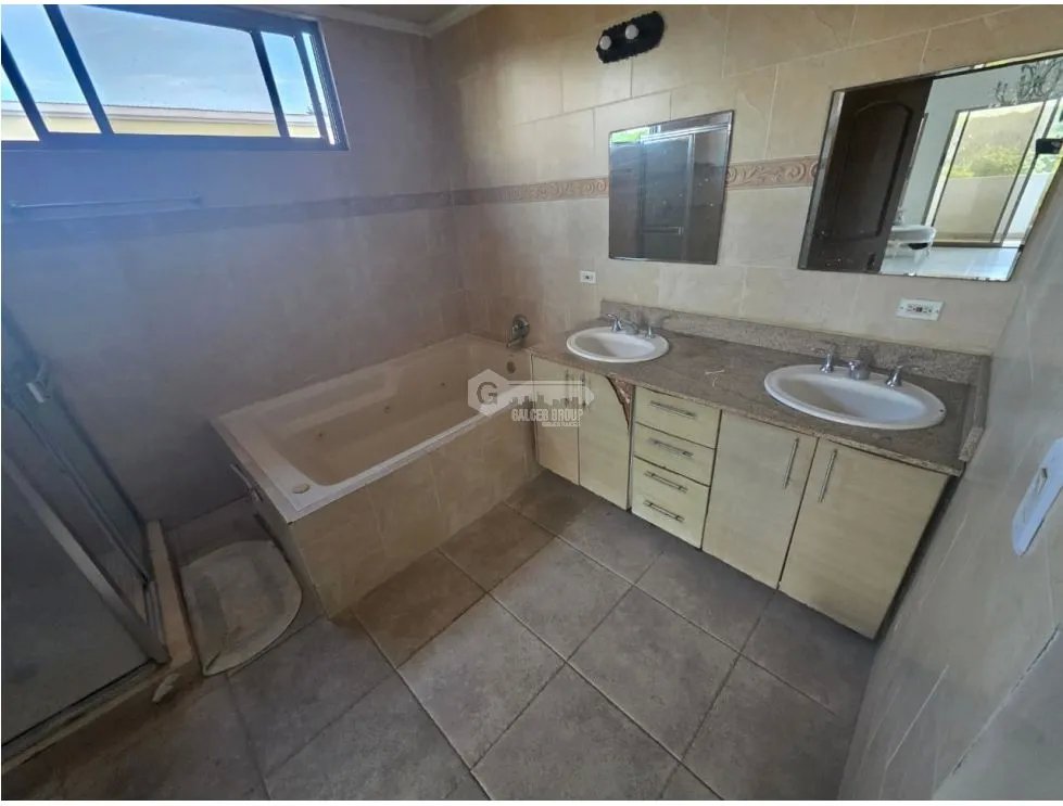 Single Family House for sale in Dos Mares