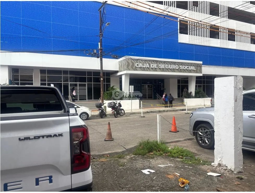 ALQUILER DE GALERA CALIDONIA AVE. MEXICO EDIFICIO ABJ EN VIA PRINCIPAL
