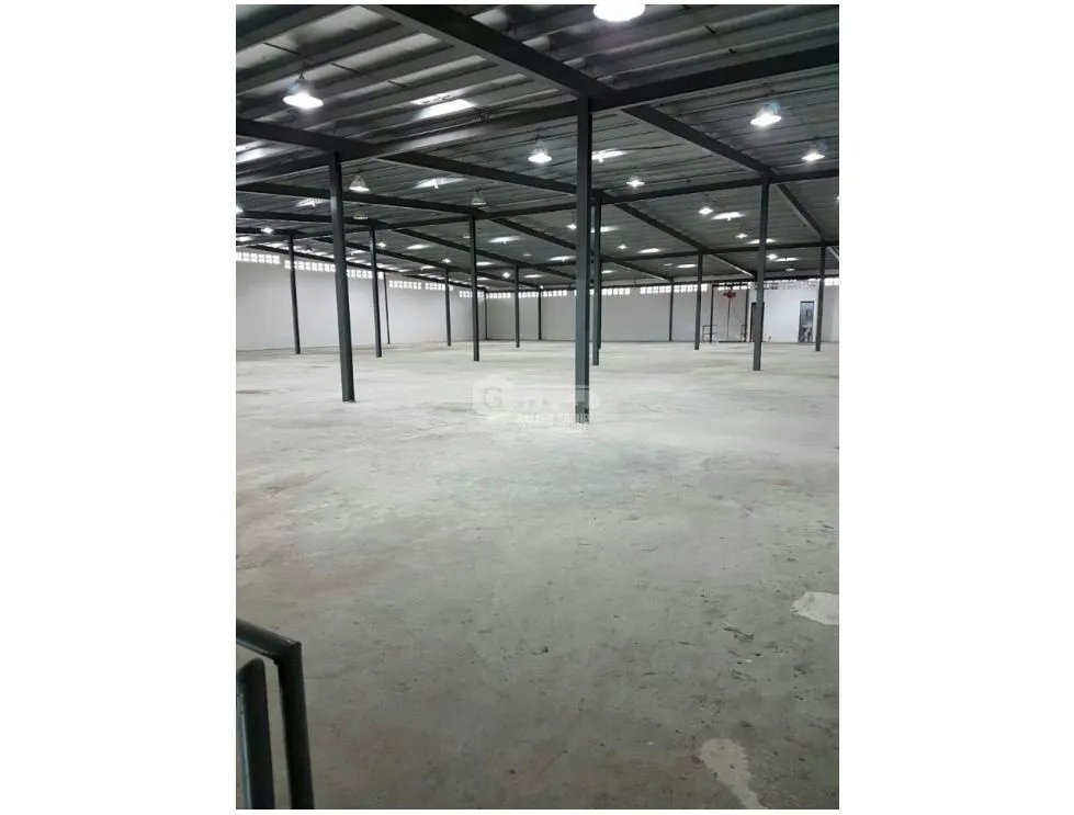 BODEGA GALERA LLANO BONITO / 2700M / 2 NIVELES /  2 ELEVADORES