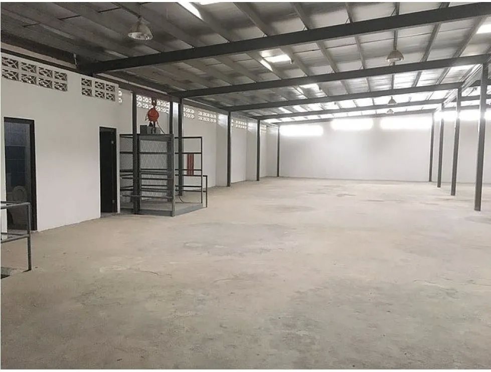 BODEGA GALERA LLANO BONITO / 2700M / 2 NIVELES /  2 ELEVADORES