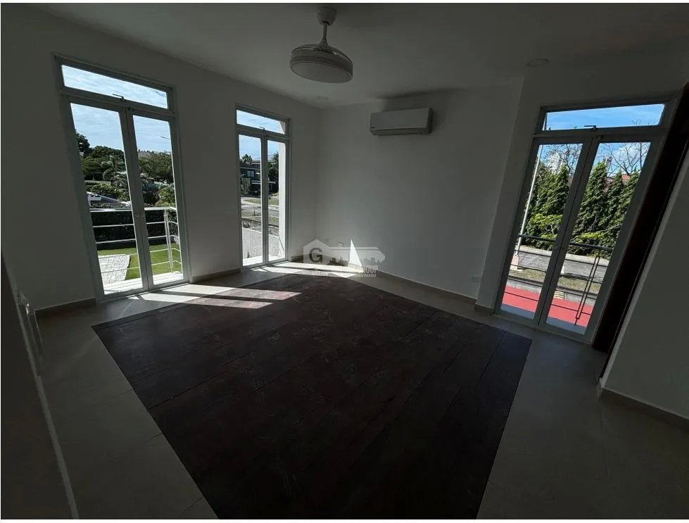 SE VENDE CASA EN COSTA DEL ESTE PH LAS MAGNOLIAS CON PISCINA