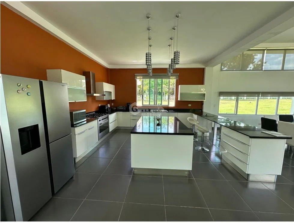 COCLE / SANTA CLARA / 11000M / 5 HABITACION / 6 BAÑOS / PISCINA / AG