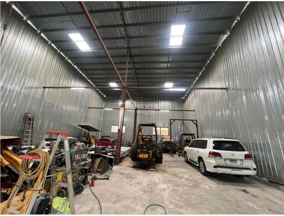 ALQUILER DE AMPLIA GALERA DE 400M EN PARQUE INDUSTRIAL MAÑANITAS