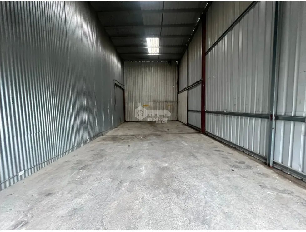 ALQUILER DE GALERA 80M EN PARQUE INDUSTRIAL MAÑANITAS ESPACIO AMPLIO