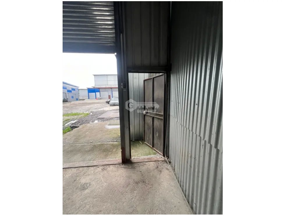 PARQUE INDUSTRIAL MAÑANITAS / 80M / 2 PARKING / ESPACIO AMPLIO