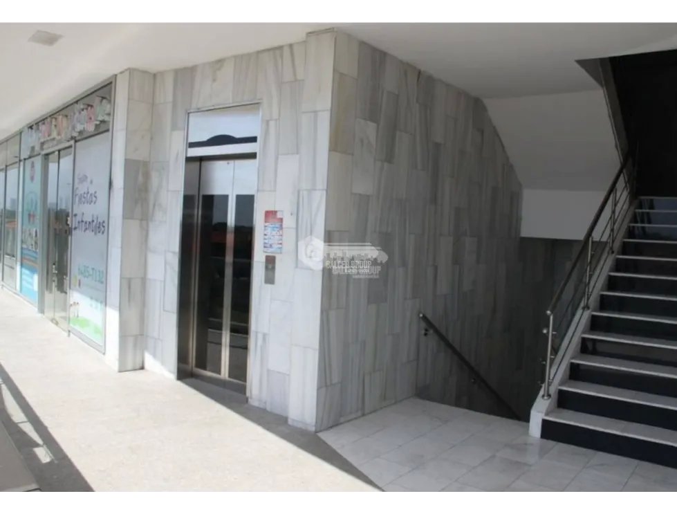LOCAL / EDIFICO COMERCIAL VERSALLES / PLANTA BAJA / 241M / VACIO