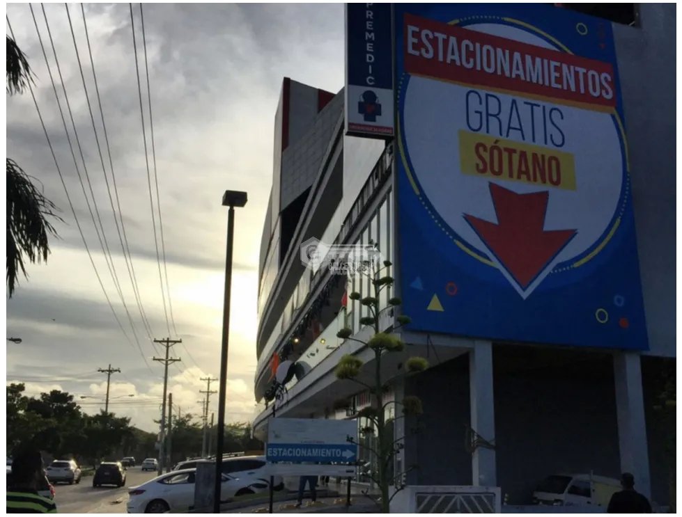 LOCAL / EDIFICO COMERCIAL VERSALLES / PLANTA BAJA / 241M / VACIO