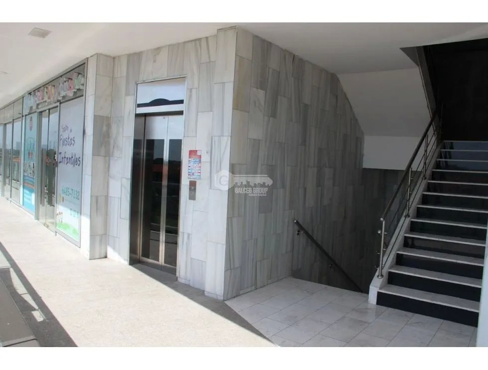 LOCAL / EDIFICO COMERCIAL VERSALLES / PLANTA BAJA / 241M / VACIO