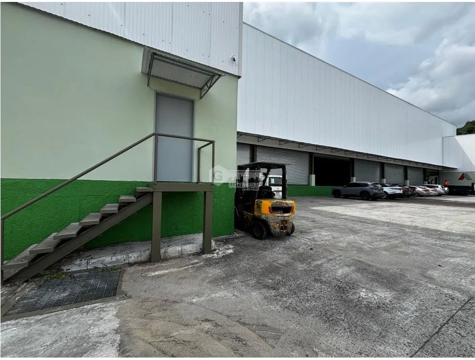 BODEGA EN LAS MAÑANITAS / USO COMERCIAL / 2738M /  PARQUE INDUSTRIAL