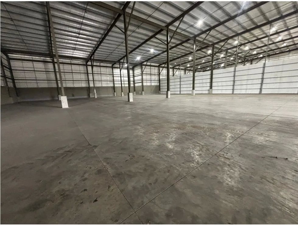 BODEGA EN LAS MAÑANITAS / USO COMERCIAL / 2738M /  PARQUE INDUSTRIAL