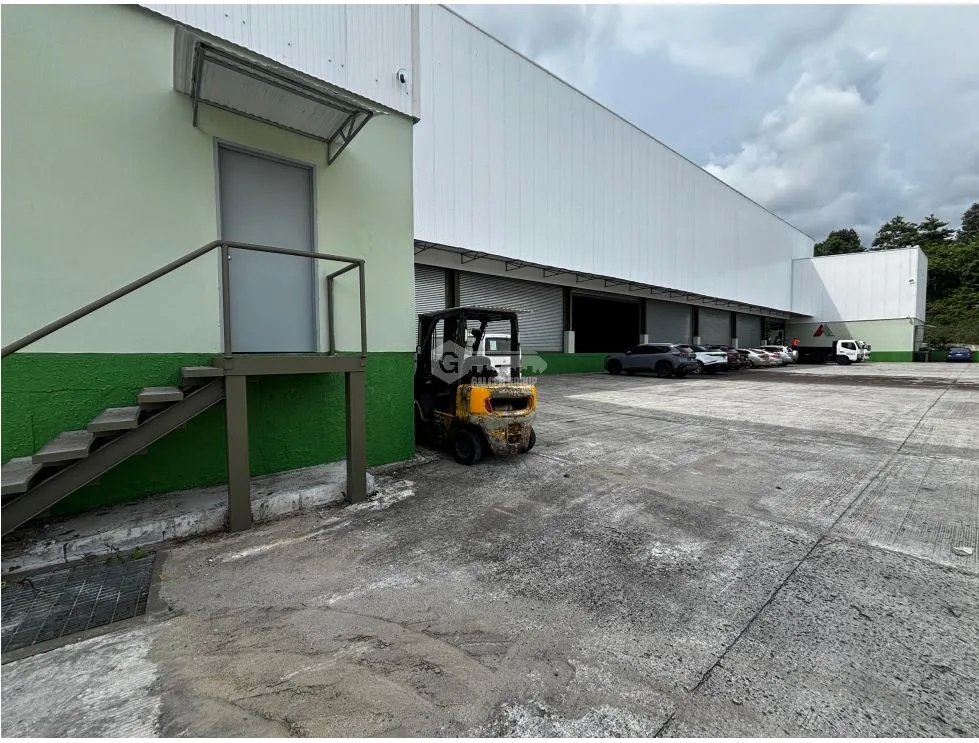 BODEGA EN LAS MAÑANITAS / USO COMERCIAL / 2738M /  PARQUE INDUSTRIAL
